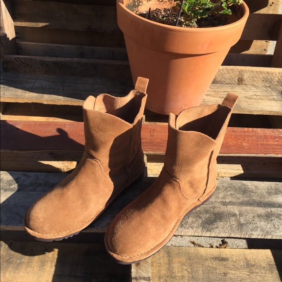 alida suede boot